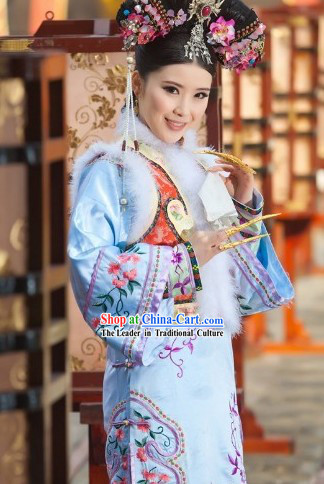Qing Dynasty Manchu Zhen Huan Embroidered Clothes and Headpiece for Women