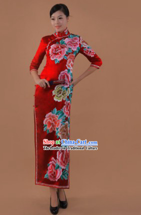 Traditional Chinese Red Silk Embroidered Peony Cheongsam