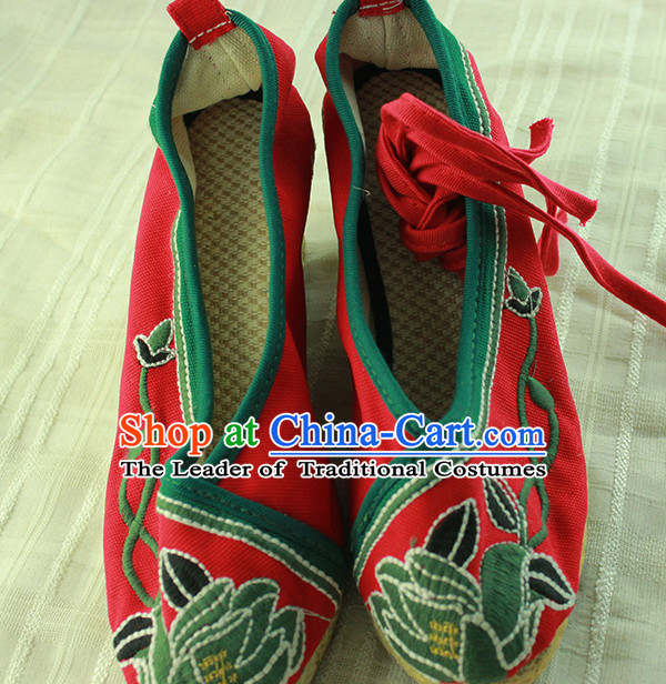 Ancient Chinese Embroidered Fabric Shoes