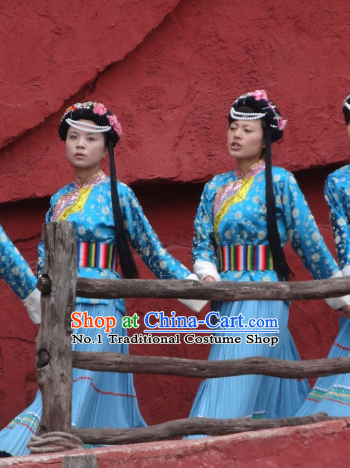 China Yunnan Lijiang Minority Clothes and Headwear for Women