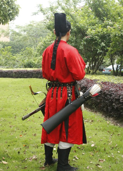 Tang Dynasty Red Long Robe and Hat for Men