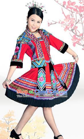 Traditional Chinese Tujia Nationality Dancing Costume, Tujiazu Female Folk Dance Ethnic Sealand Karp Pleated Skirt, Chinese Tujia Minority Nationality Embroidery Costume for Women