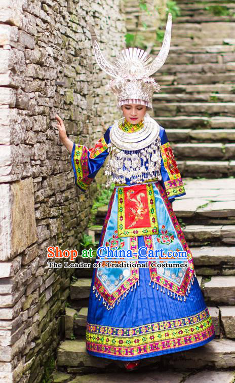 Traditional Chinese Miao Nationality Wedding Costume Accessories Crown, Necklace, Hmong Female Wedding Ethnic Dress and Phoenix Silver Headwear, Chinese Minority Nationality Embroidery Costume and Hat for Women