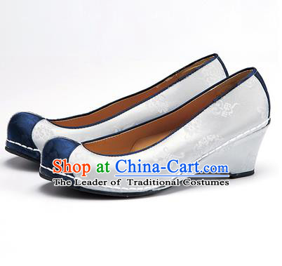 Traditional Korean National Wedding Embroidered Shoes, Asian Korean Hanbok Bride Embroidery White Satin Shoes for Women
