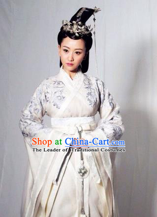 Traditional Ancient Chinese Imperial Consort Costume, Elegant Hanfu Clothing Chinese Han Dynasty Imperial Emperess Tailing Embroidered White Clothing for Women
