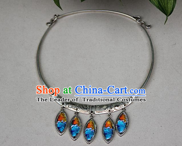 Traditional Chinese Miao Nationality Crafts, Hmong Handmade Miao Silver Embroidery Flowers Pendant, Miao Ethnic Minority Silver Necklace Accessories Pendant for Women