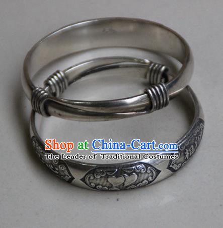 Traditional Chinese Miao Ethnic Minority Miao Silver Telesthesia Bracelet, Hmong Handmade Bracelet Jewelry Accessories for Women