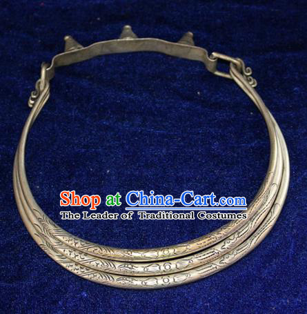 Traditional Chinese Miao Nationality Crafts Jewelry Accessory, Hmong Handmade Miao Silver Double Fish Collar, Miao Ethnic Minority Palace Silver Necklace for Women