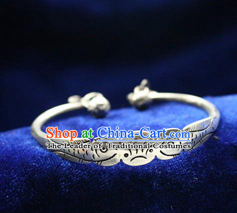 Traditional Chinese Miao Nationality Crafts Jewelry Accessory Bangle, Hmong Handmade Miao Silver Double Fish Bracelet, Miao Ethnic Minority Silver Bracelet Accessories for Women