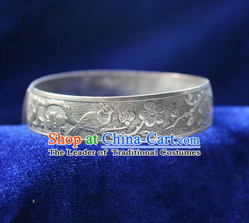 Traditional Chinese Miao Nationality Crafts Jewelry Accessory Bangle, Hmong Handmade Miao Silver Classical Flowers and Birds Bracelet, Miao Ethnic Minority Silver Bracelet Accessories for Women