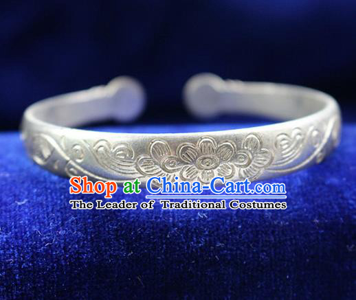Traditional Chinese Miao Nationality Crafts Jewelry Accessory Bangle, Hmong Handmade Miao Silver Classical Chinese Flowers Bracelet, Miao Ethnic Minority Silver Bracelet Accessories for Women