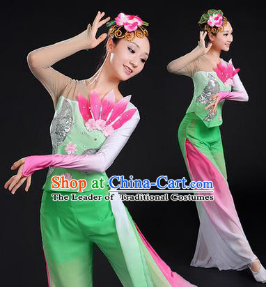 Traditional Chinese Yangge Fan Dancing Costume, Folk Dance Yangko Uniforms, Classic Dance Elegant Paillette Dress Drum Dance Green Clothing for Women