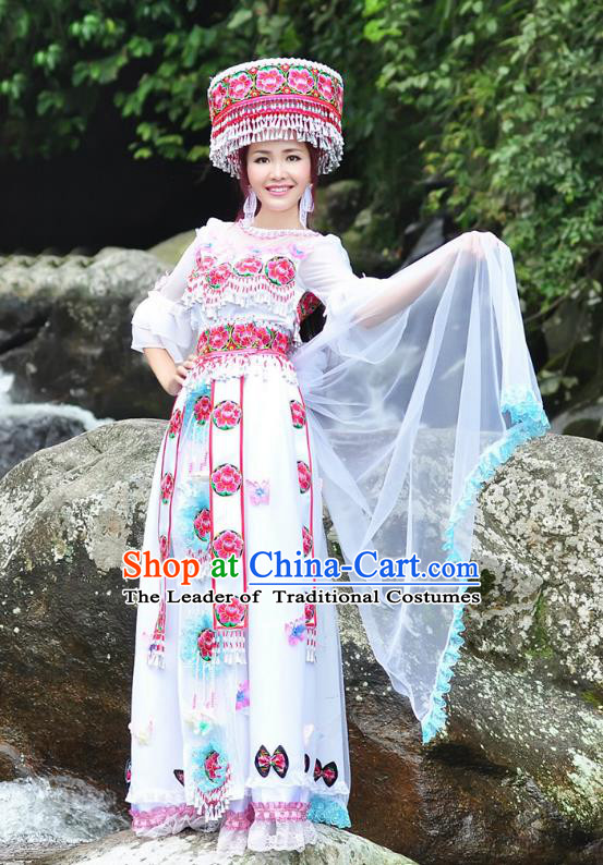 Traditional Chinese Miao Nationality Wedding Bride Costume White Long Skirt, Hmong Folk Dance Ethnic Chinese Minority Nationality Embroidery Clothing for Women