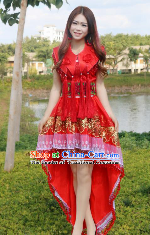 Traditional Chinese Miao Nationality Wedding Bride Costume Red Tailing Pleated Skirt, Hmong Folk Dance Ethnic Chinese Minority Nationality Embroidery Clothing for Women
