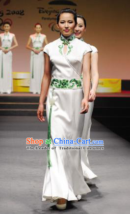 Traditional Chinese National Young Lady Qipao Costume, China Republic of China Embroidered Cheongsam for Women
