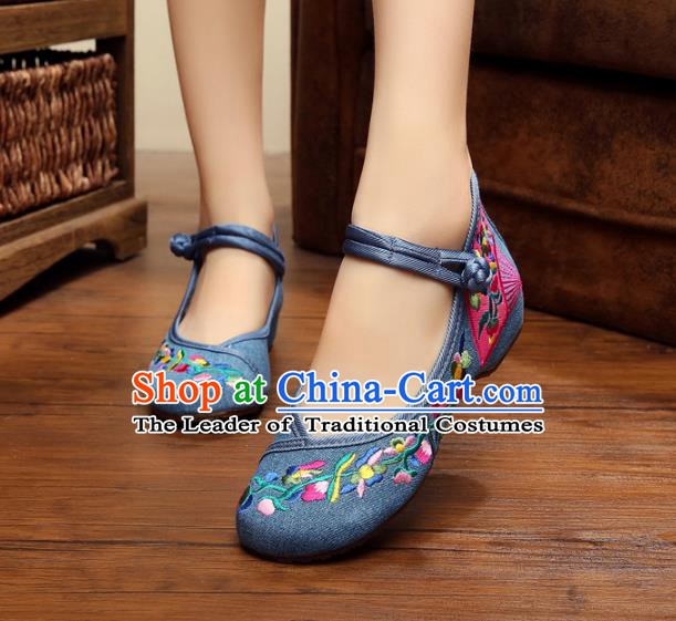 Asian Chinese National Blue Canvas Embroidered Shoes, Traditional China Princess Shoes Hanfu Embroidery Shoes for Women