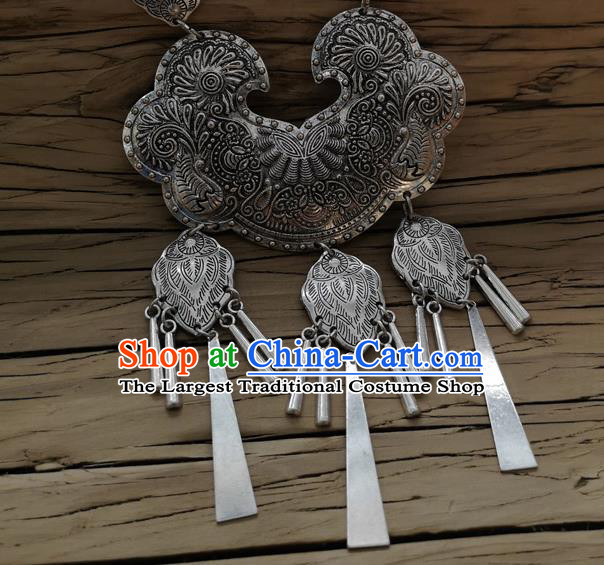 Chinese Traditional Minority Carving Phoenix Longevity Lock Necklace Ethnic Folk Dance Accessories for Women