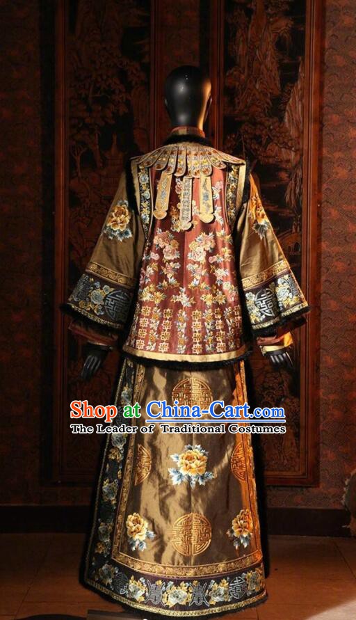 Traditional Chinese Qing Dynasty Manchu Dowager Countess Embroidered Costume for Women