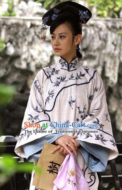 Ancient Chinese Qing Dynasty Manchu Imperial Consort Embroidered Historical Costume for Women