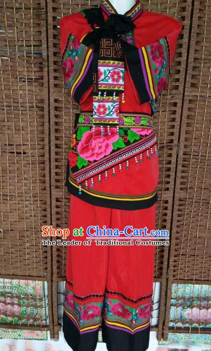 Traditional Chinese Yi Nationality Red Costume China Bai Ethnic Minority Embroidered Clothing for Women