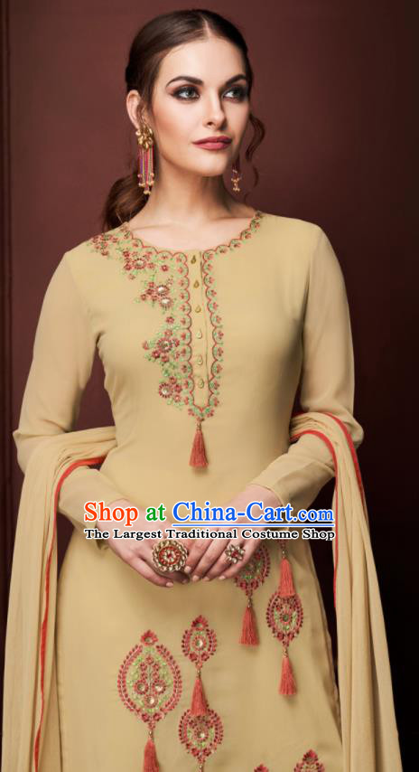 Asian Indian Punjabis Embroidered Yellow Blouse and Pants India Traditional Kurti Costumes Complete Set for Women