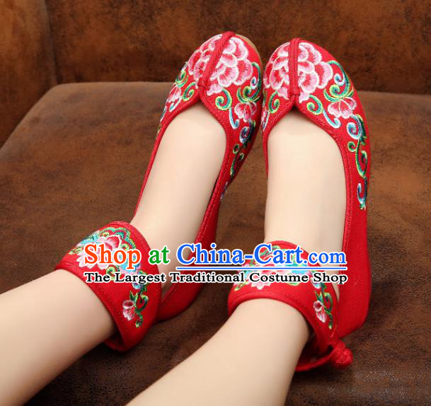 Traditional Chinese Old Beijing Bride Embroidery Peony Red Shoes National Embroidered Shoes Hanfu Shoes for Women