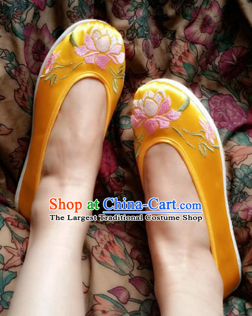 Chinese Ancient Princess Yellow Shoes Traditional Wedding Cloth Shoes Hanfu Shoes Embroidered Lotus Shoes for Women