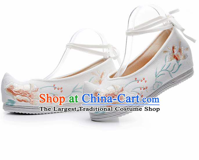 Chinese Traditional White Embroidered Peony Shoes Hanfu Cloth Shoes Handmade Ancient Princess Shoes for Women
