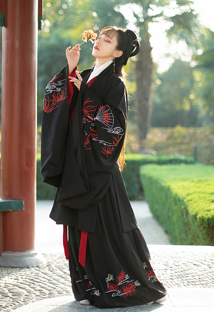 Traditional Chinese Han Dynasty Imperial Consort Hanfu Dress Ancient Court Lady Embroidered Historical Costume for Women