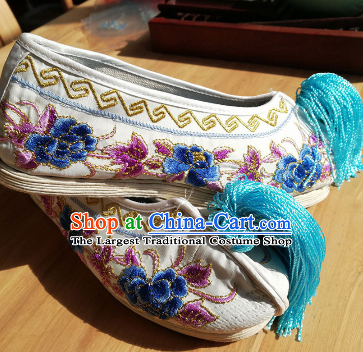 Chinese Traditional Beijing Opera White Satin Shoes Ancient Princess Hanfu Embroidered Shoes for Adults