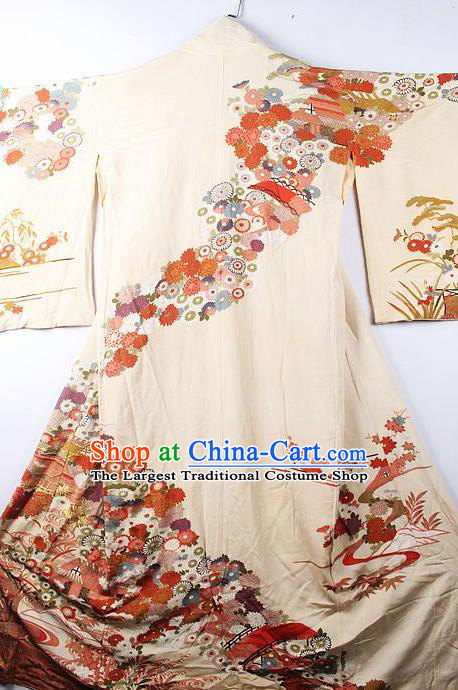 Asian Japanese Palace Classical Chrysanthemum Pattern Beige Furisode Kimono Ceremony Costume Traditional Japan Yukata Dress for Women