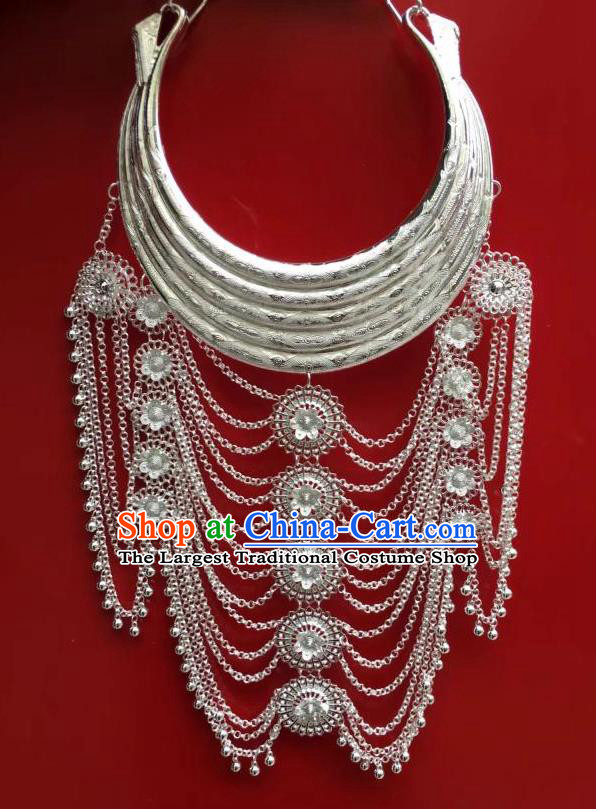 Chinese Handmade Longevity Lock Silver Carving Necklace Yunnan Miao Ethnic Nationality Jewelry Accessories