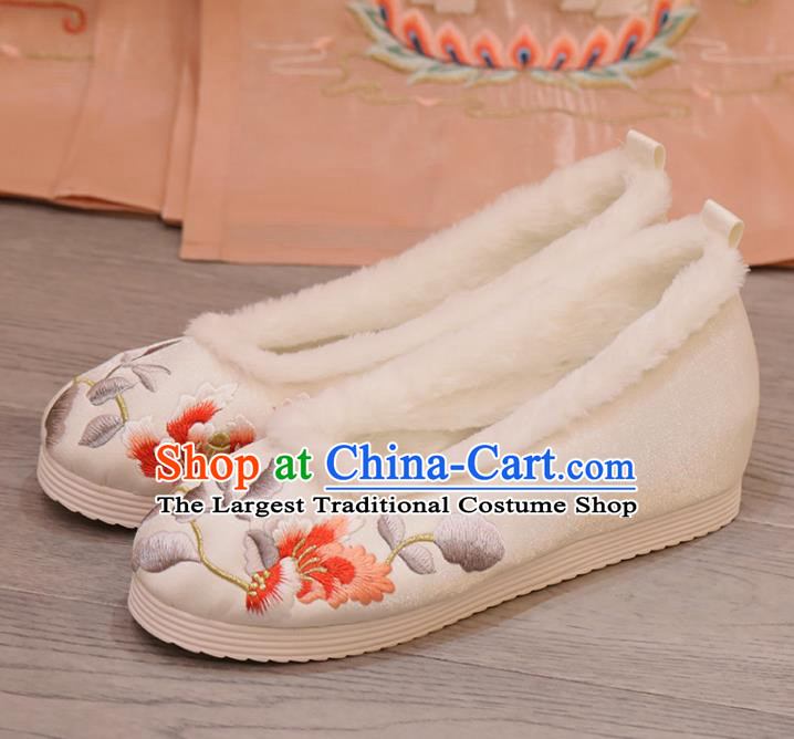 China Winter Shoes Princess Shoes Opera Shoes Handmade Cloth Shoes Embroidered Hibiscus White Shoes