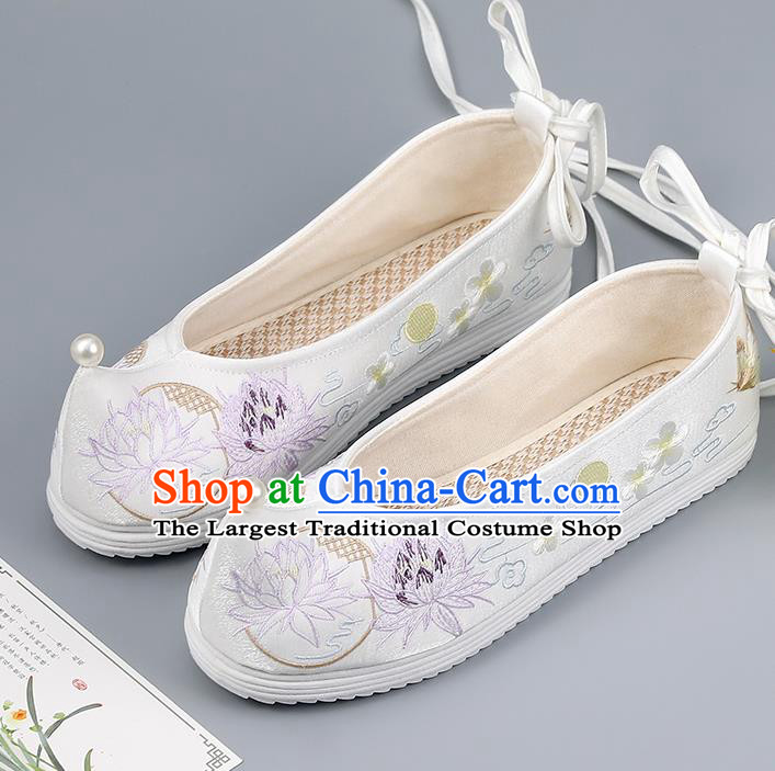 China Traditional Pearl Shoes Hanfu Shoes Ming Dynasty Princess Shoes Embroidered Lotus Shoes White Shoes
