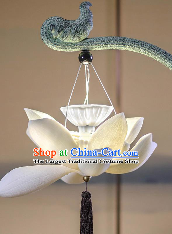 China Handmade Desk Lantern Traditional Home Decorations White Resin Lotus Table Lamp