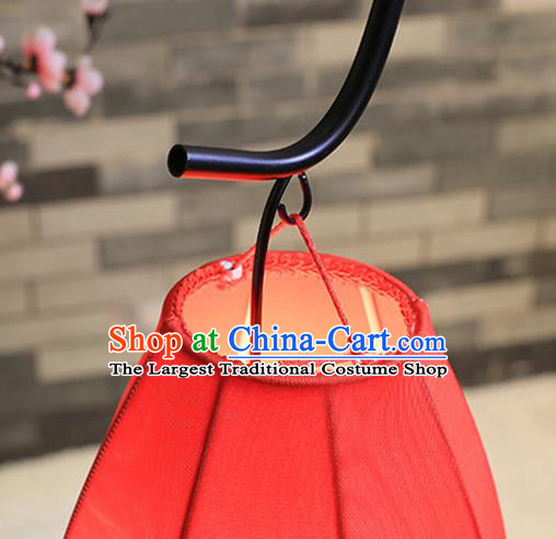 China Traditional Beauty Home Decorations Palace Lady Floor Lamp Handmade Iron Art High Lantern