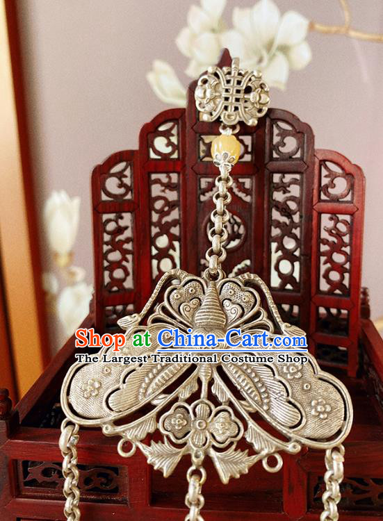 China Classical Cheongsam Jade Dragon Accessories Traditional Carving Silver Brooch