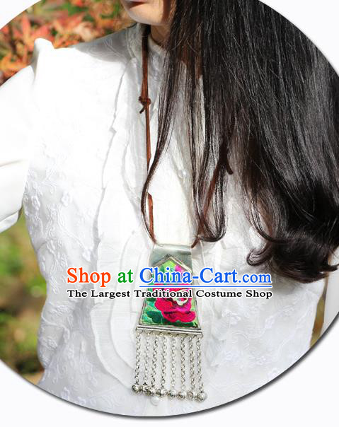 China National Green Embroidered Necklace Handmade Ethnic Women Bells Tassel Accessories