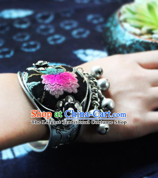 China Ethnic Women Accessories Handmade National Embroidered Bracelet Silver Bangle