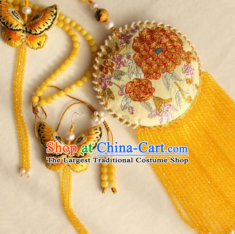 China Classical Yellow Beads Tassel Accessories Women Jewelry Handmade Traditional Embroidered Sachet Necklace