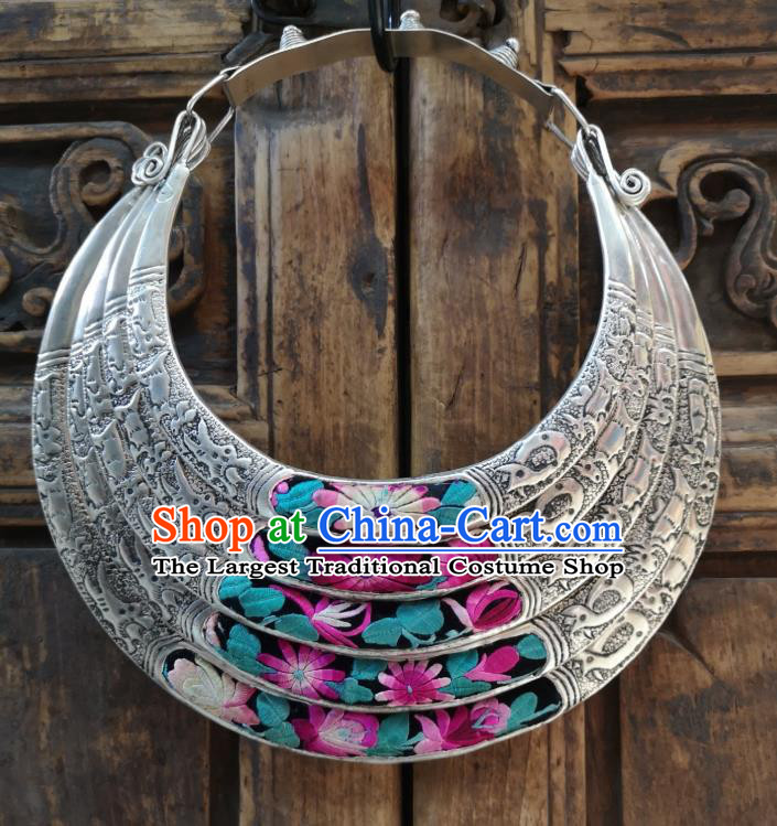Handmade China Silver Carving Necklace Miao Ethnic Embroidered Jewelry Traditional National Wedding Accessories