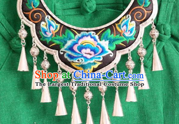 Handmade China Miao Ethnic Folk Dance Accessories National Silver Longevity Lock Embroidered Necklace