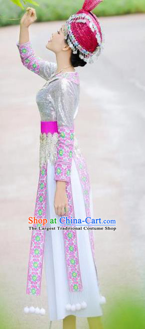 China Yi Ethnic Festival Women Dress Guizhou Minority Celebration Clothing Folk Dance Costumes and Headwear