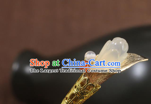 China Handmade Cheongsam Jade Mangnolia Hair Accessories Hair Stick Classical Wedding Golden Hairpin for Women