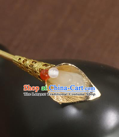 China Handmade Cheongsam Jade Mangnolia Hair Accessories Hair Stick Classical Wedding Golden Hairpin for Women