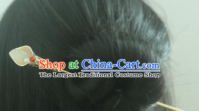 China Handmade Cheongsam Jade Mangnolia Hair Accessories Hair Stick Classical Wedding Golden Hairpin for Women
