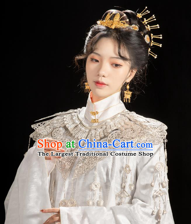 China Ming Dynasty Noble Princess Cloud Shoulder Accessories Ancient Court Woman Clothing