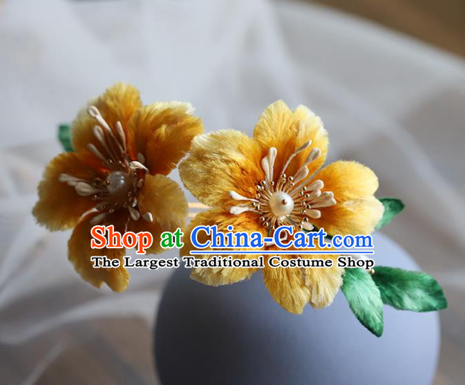 Chinese Traditional Hanfu Hairpin Wedding Hair Accessories Ancient Bride Yellow Velvet Flower Hair Comb