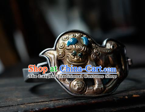 Chinese Handmade Bracelet Accessories Traditional Silver Carving Lion Jewelry