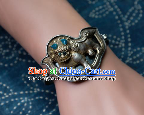 Chinese Handmade Bracelet Accessories Traditional Silver Carving Lion Jewelry